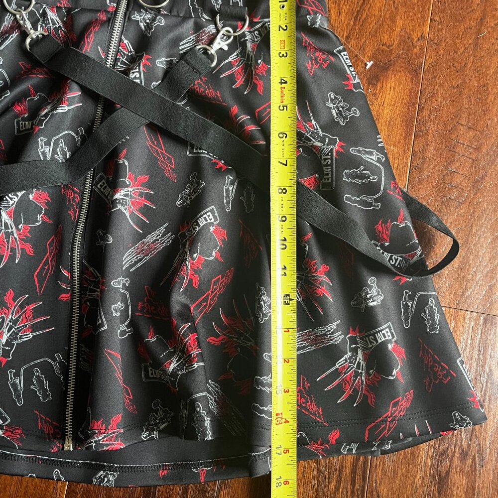 Hot Topic - A Nightmare on Elm Street Suspender Skirt (XL) - Picture 5 of 7